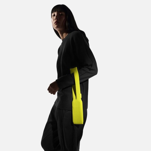 Apple iPhone Pocket by ISSEY MIYAKE - Short - Yellow / Lemon [Limited Edition] - Picture 2 of 15